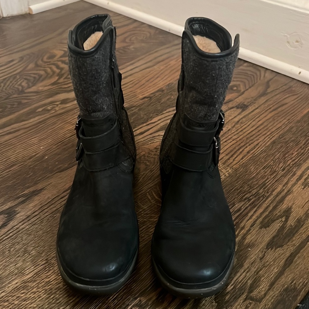 Ugg Leather Ankle Boot
